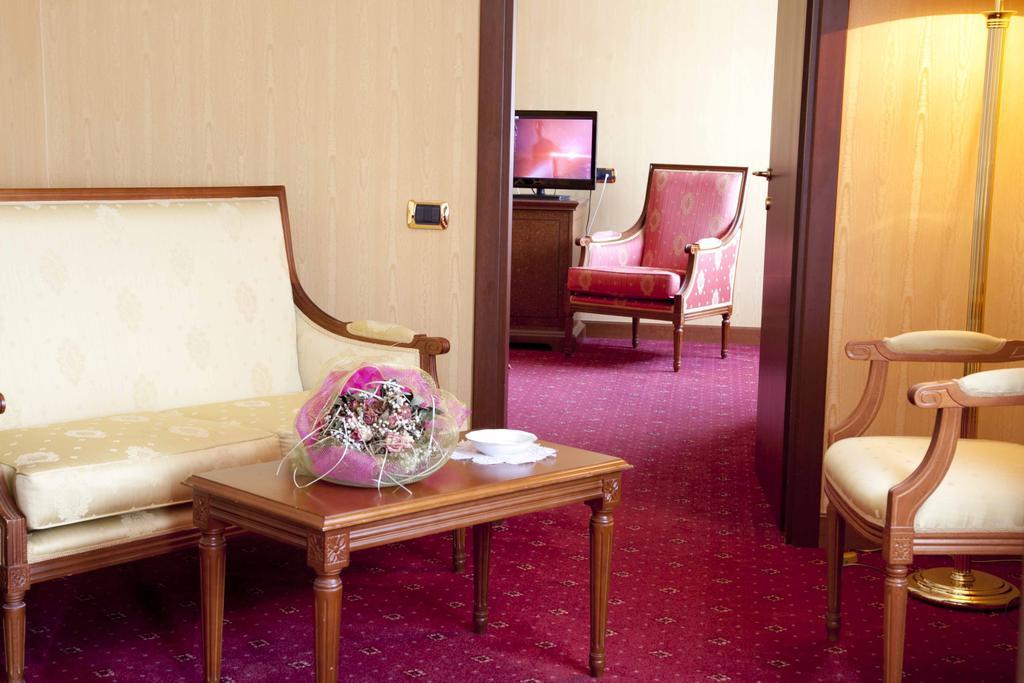 Hotel Jolly Castrovillari Zimmer foto